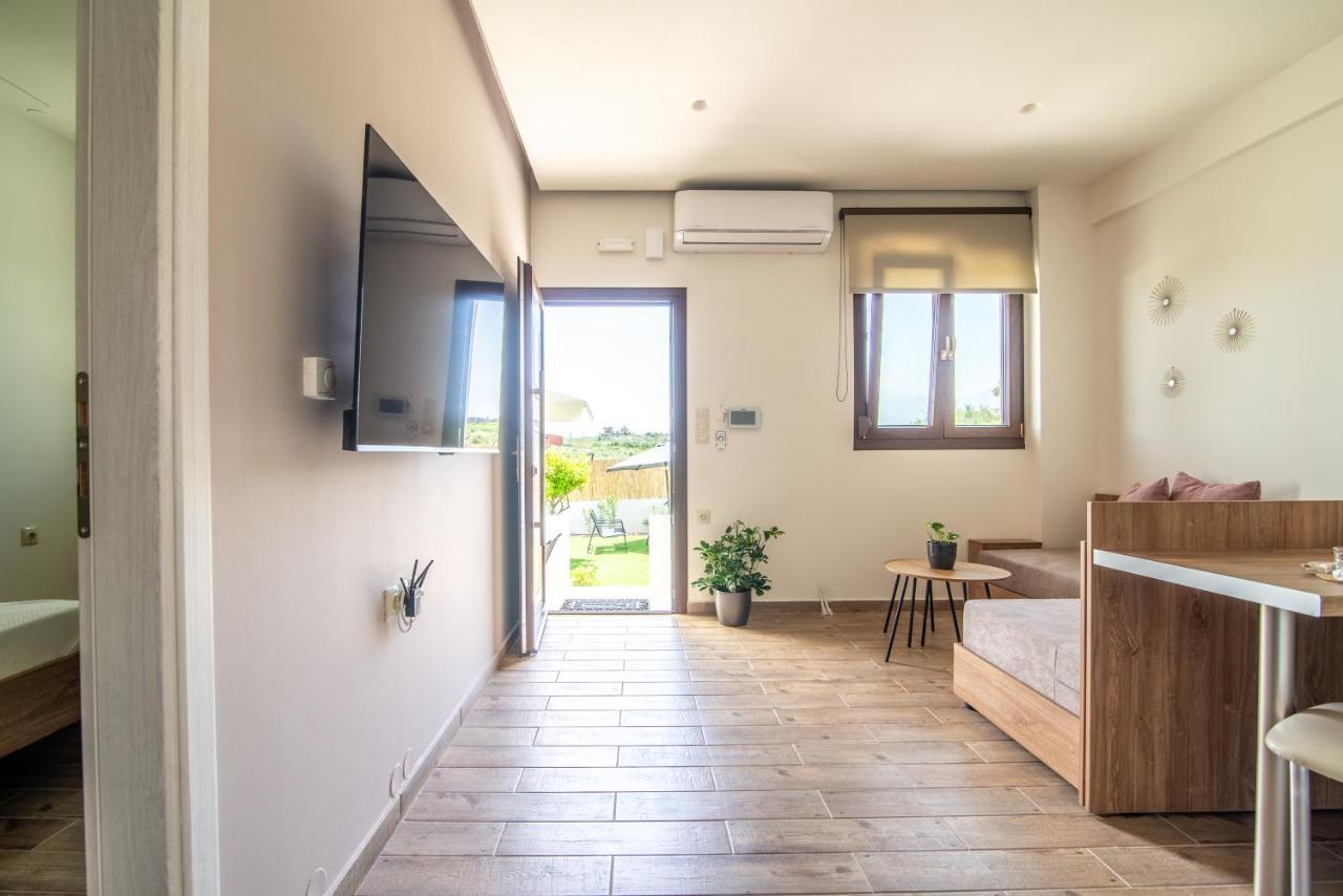 Cozy House With Pool Near Beach Gazi المظهر الخارجي الصورة