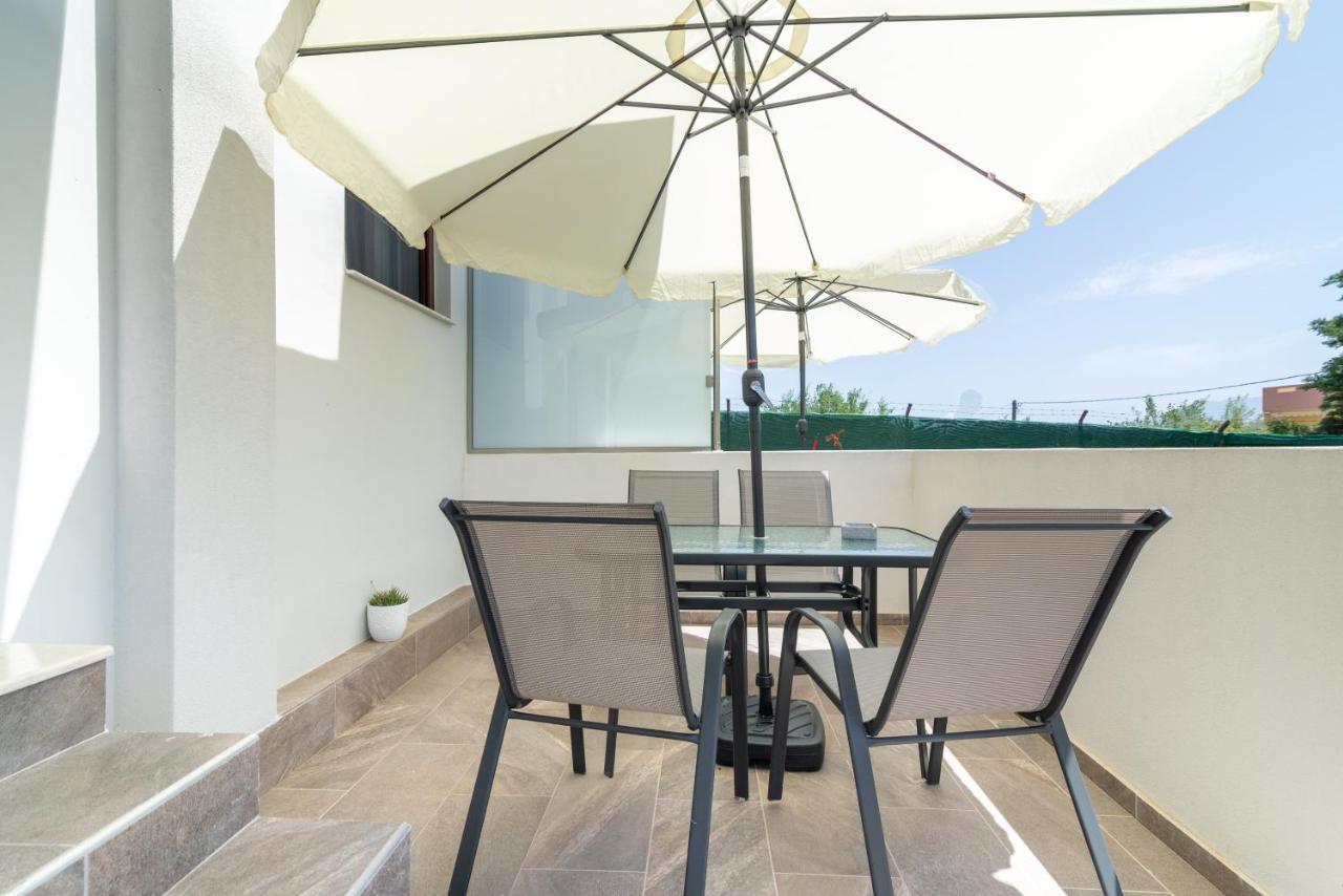 Cozy House With Pool Near Beach Gazi المظهر الخارجي الصورة