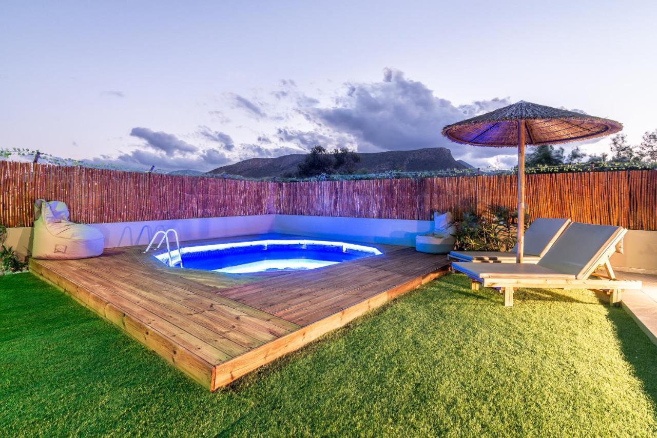 Cozy House With Pool Near Beach Gazi المظهر الخارجي الصورة